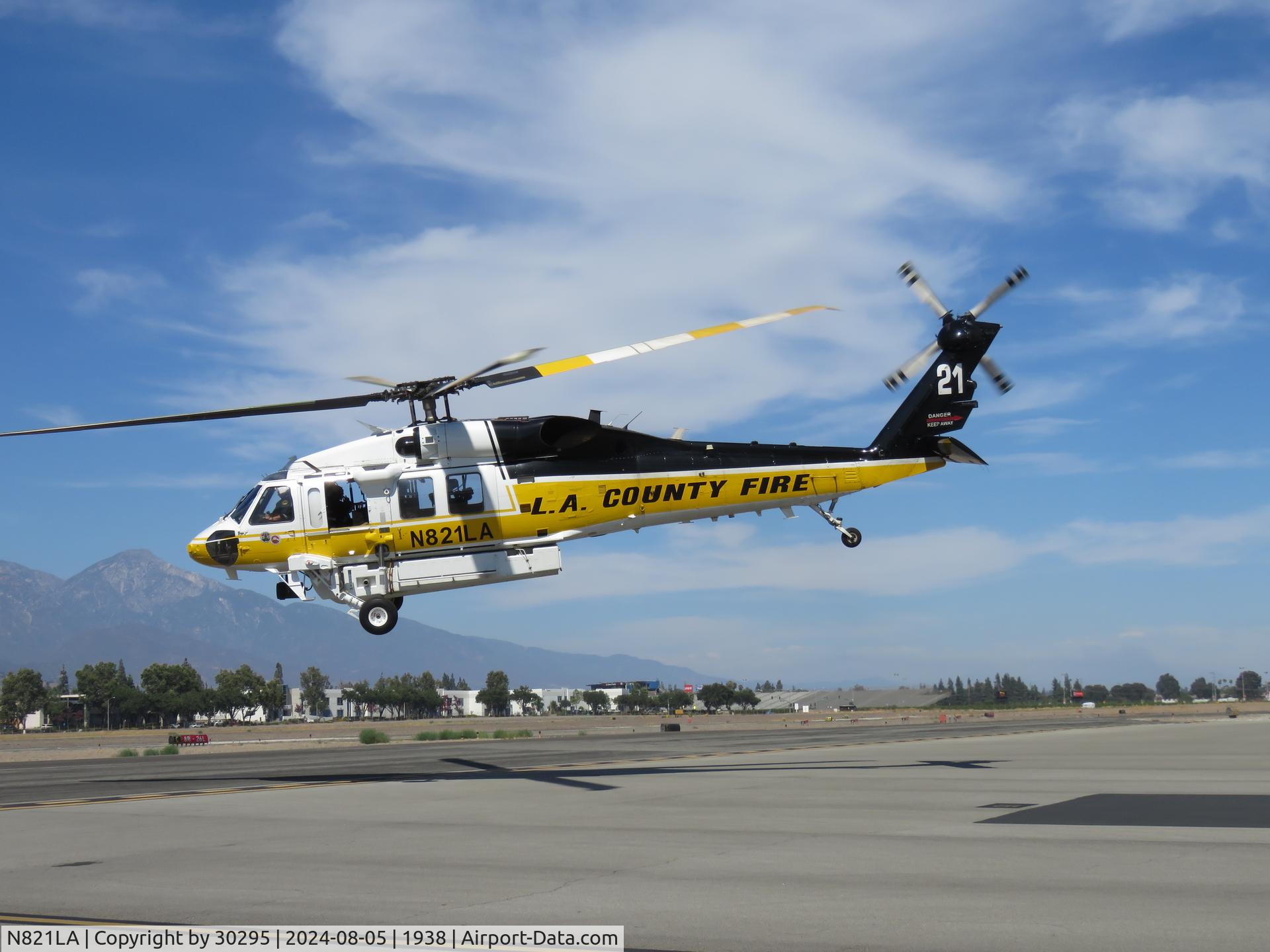 N821LA, 2017 Sikorsky S-70A (Fire Hawk) C/N 70.4023, Airbourne