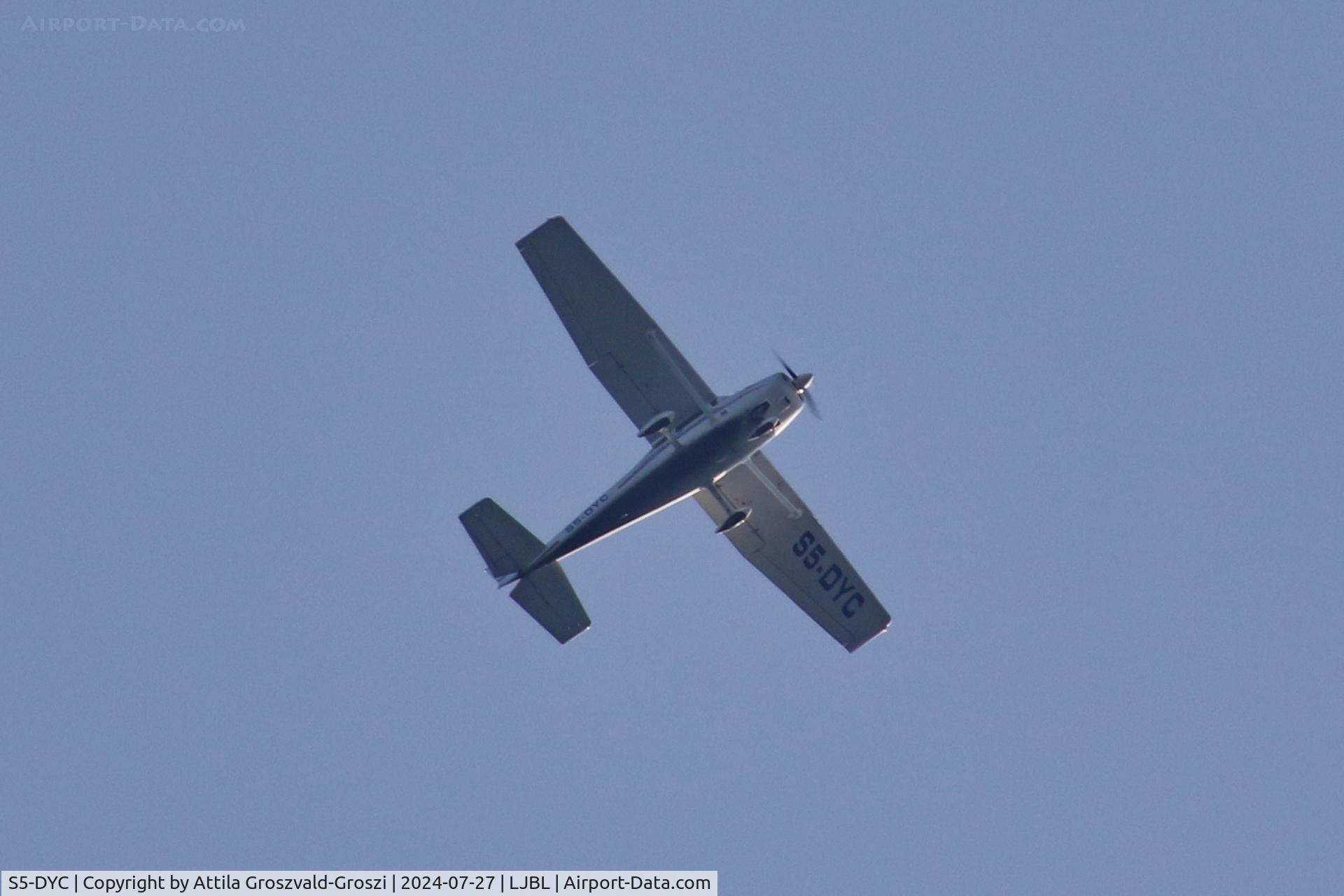 S5-DYC, 2003 Cessna 172R SkyHawk C/N 17281163, LJBL - In the airspace of Lesce-Bled airport