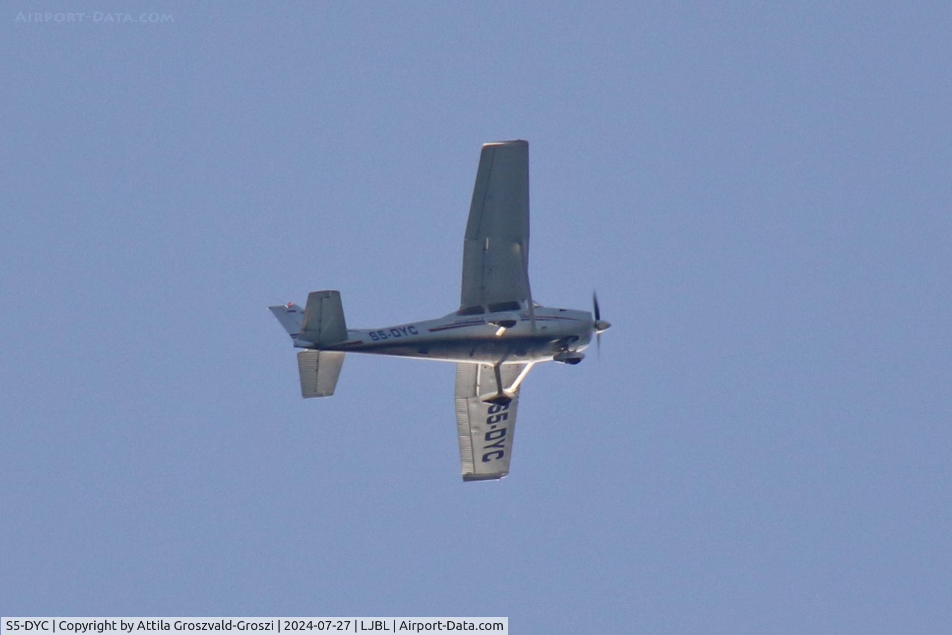 S5-DYC, 2003 Cessna 172R SkyHawk C/N 17281163, LJBL - In the airspace of Lesce-Bled airport