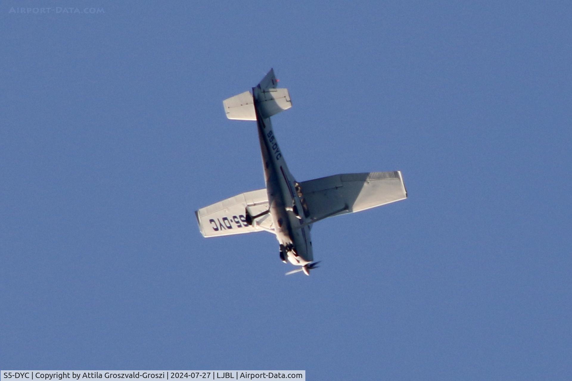 S5-DYC, 2003 Cessna 172R SkyHawk C/N 17281163, LJBL - In the airspace of Lesce-Bled airport