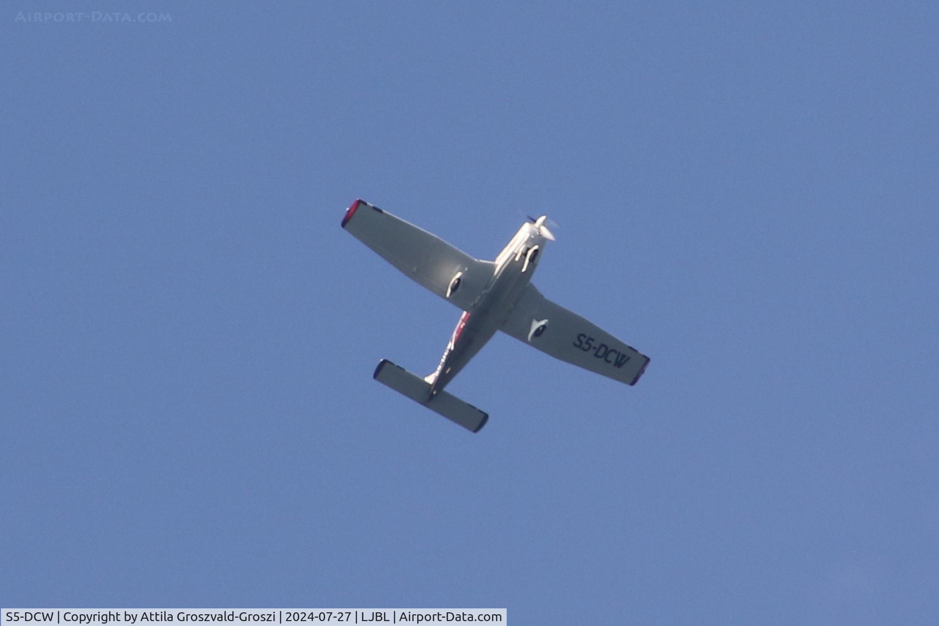 S5-DCW, 1979 Piper PA-28-161 Cherokee Warrior II C/N 28-7916052, LJBL - In the airspace of Lesce-Bled airport