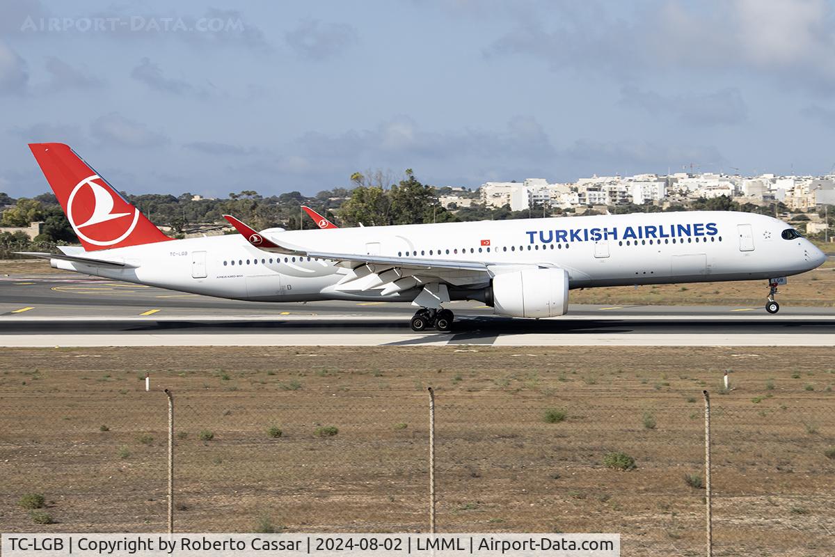 TC-LGB, Airbus 350-941 C/N 421, Runway 31