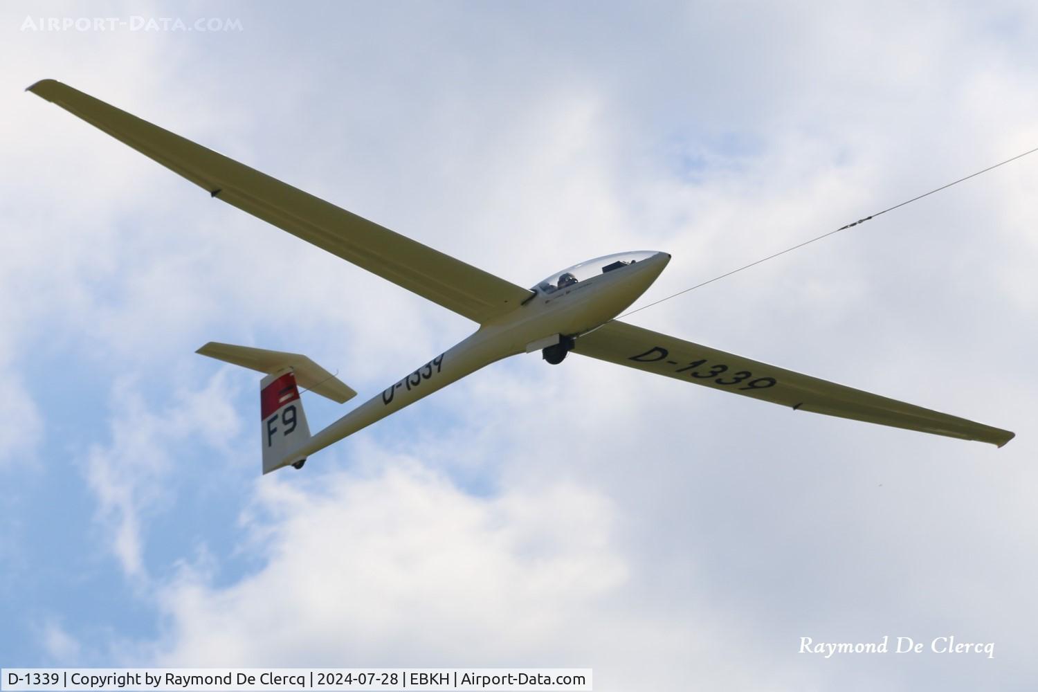 D-1339, 1976 Glaser-Dirks DG-100 C/N 69, At Keiheuvel fly-in.