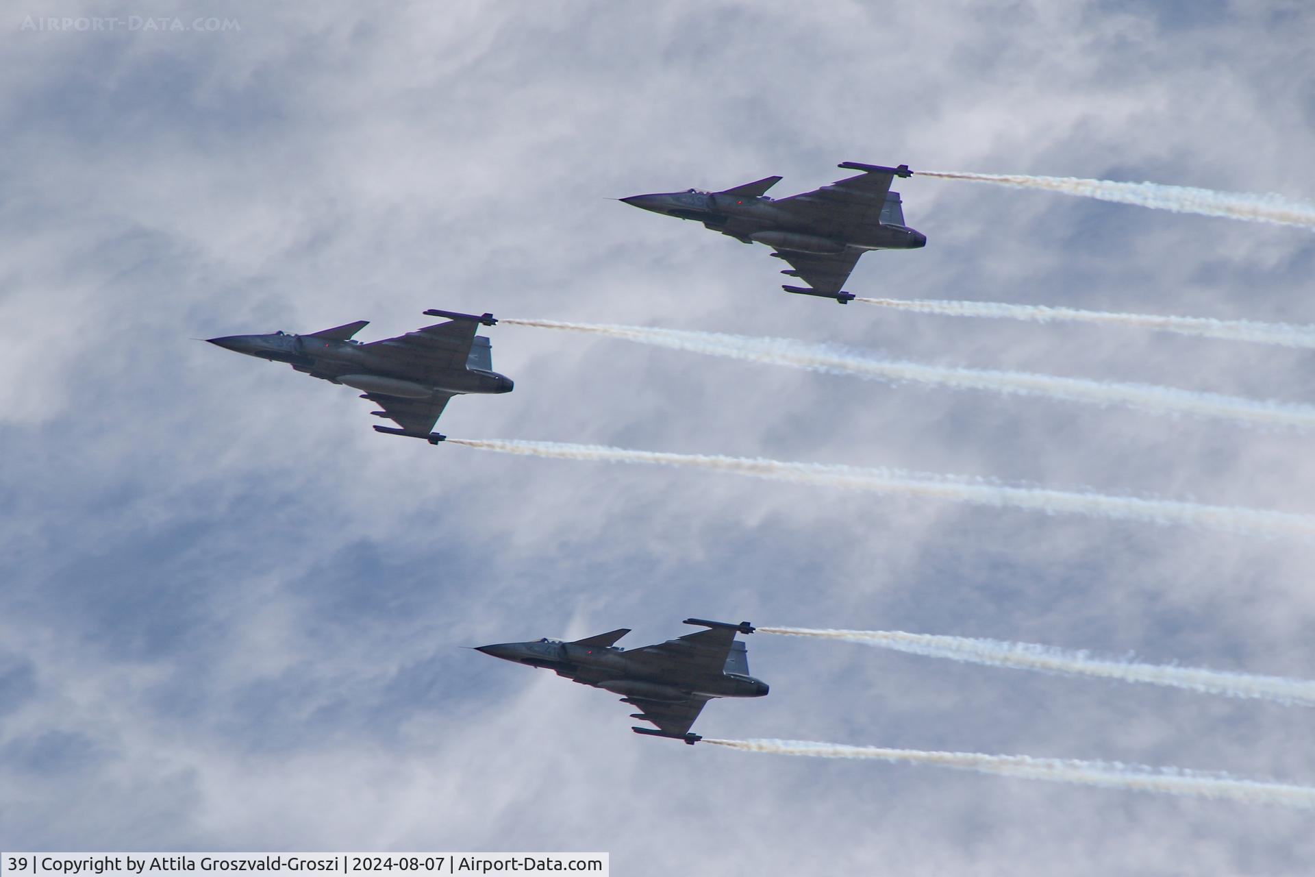 39, Saab JAS-39C Gripen C/N 39310, On the occasion of a respectful flight, Veszprém-Jutaspuszta, over the airport of the former Puma Flying Hunter Regiment
