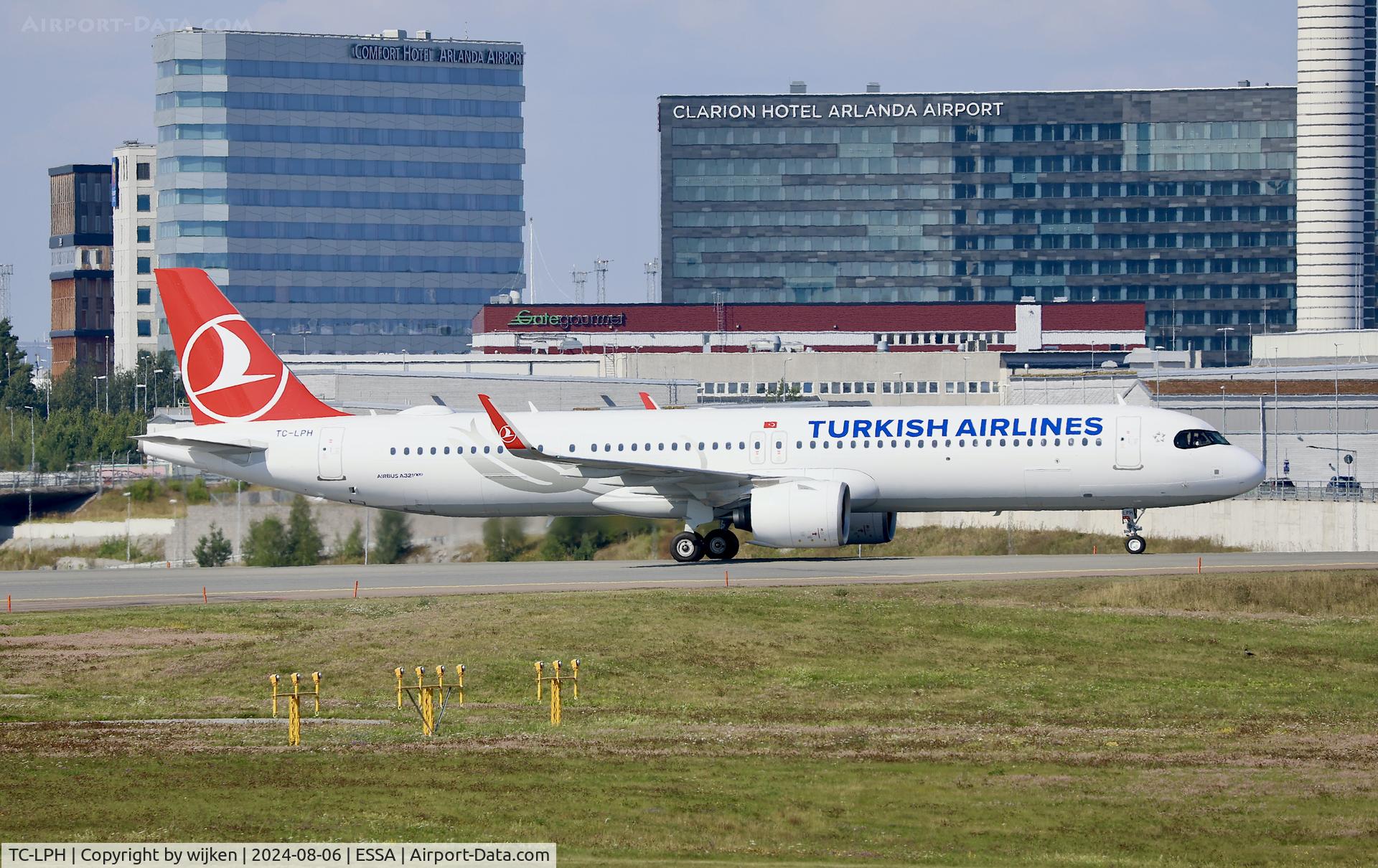 TC-LPH, 2023 Airbus A321-271NX C/N 11898, Twy W