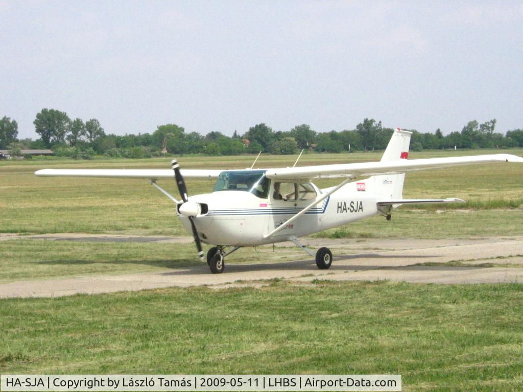 HA-SJA, 1973 Reims FR172J Reims Rocket C/N 0412, Taxiing...