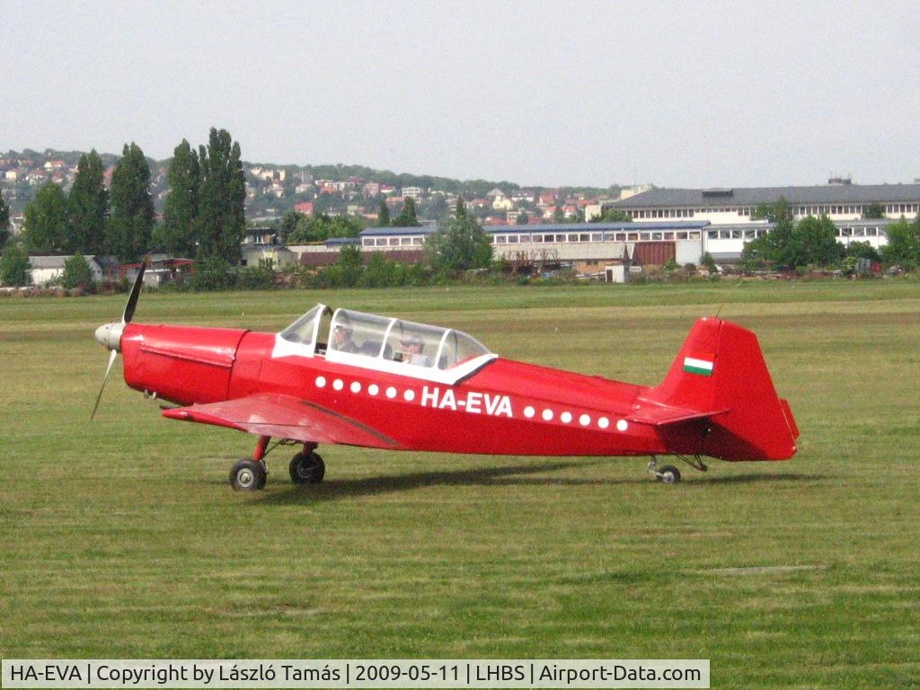 HA-EVA, Zlin 526M Trener C/N 1021, Taxiing...
