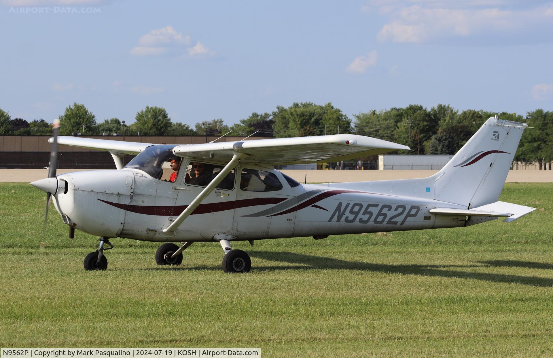 N9562P, 1999 Cessna 172R C/N 17280499, Cessna 172R