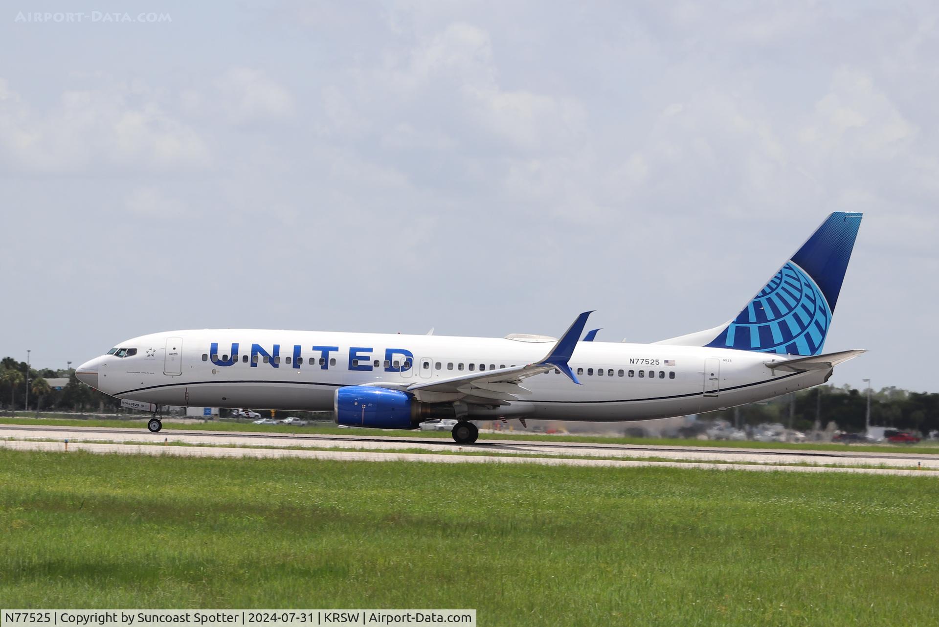 N77525, 2010 Boeing 737-824 C/N 31659, United Flight 2435 departs Southwest Florida International Airport enroute to Washington-Dulles International Airport
