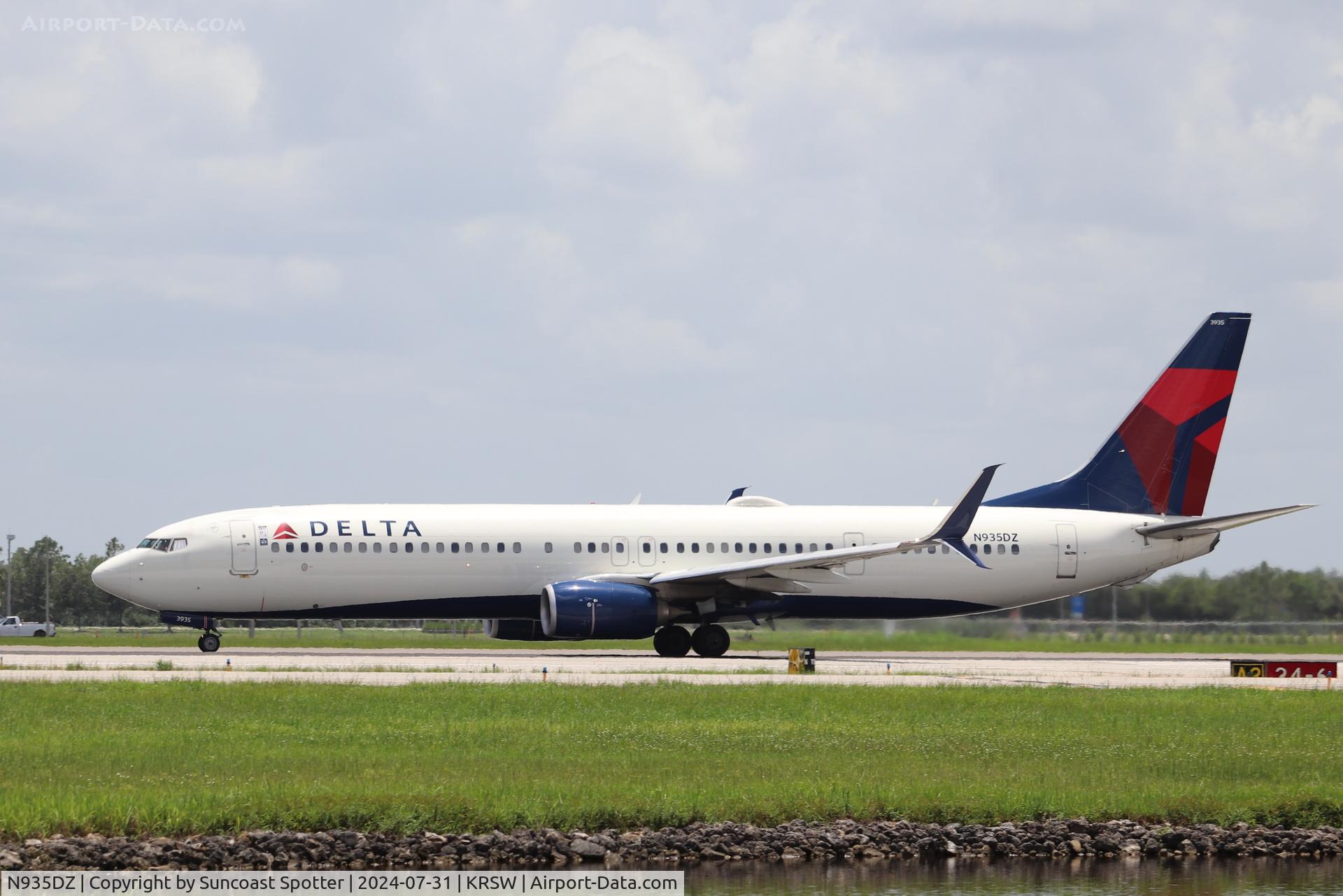 N935DZ, 2012 Boeing 737-9GP/ER C/N 37290, Delta Flight 1153 departs Southwest Florida International Airport enroute to Hartsfield-Jackson Atlanta International Airport