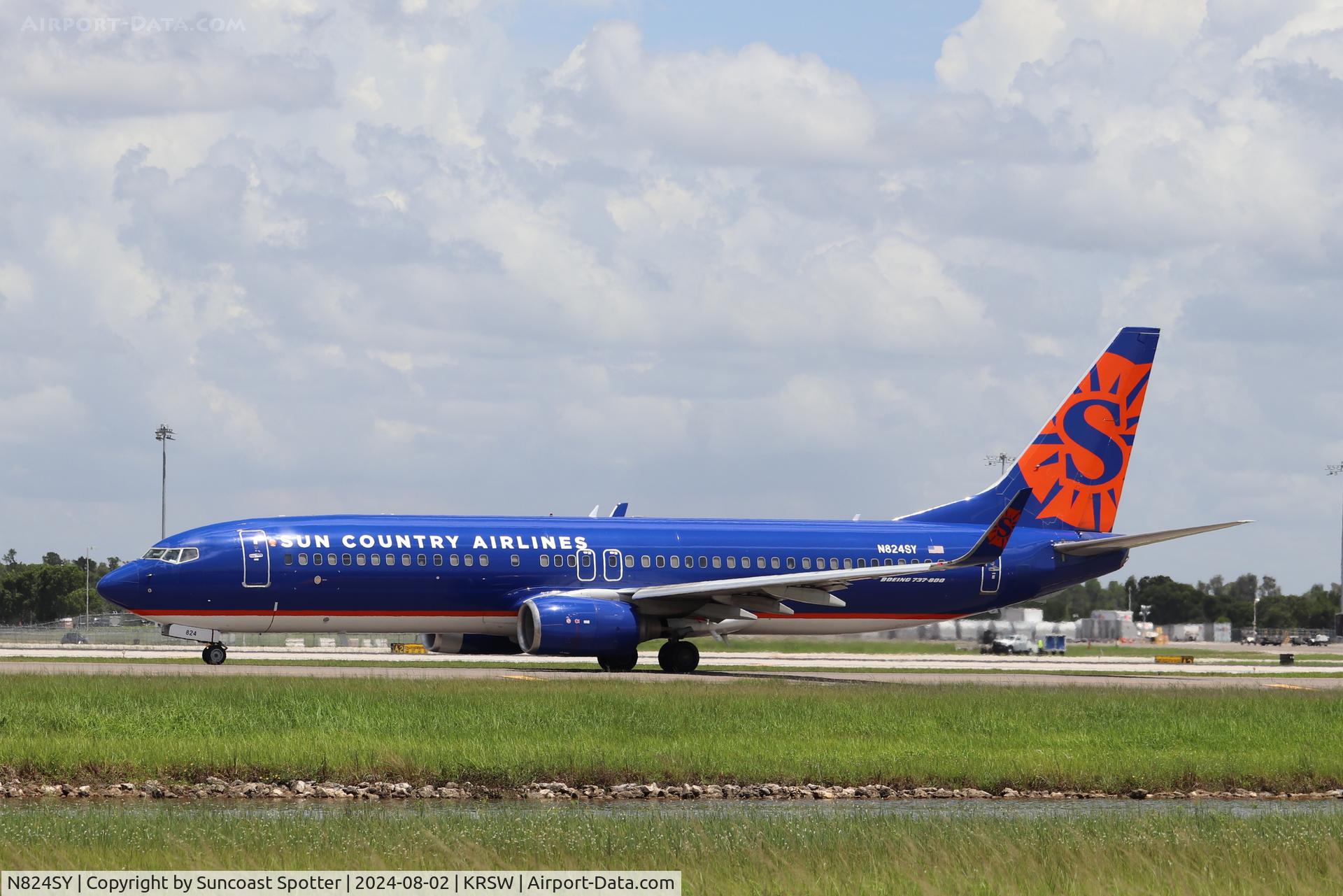 N824SY, 2005 Boeing 737-85P C/N 33976, Sun Country Flight 384 taxis at Southwest Florida International Airport prior to flight to Minneapolis-St Paul International Airport