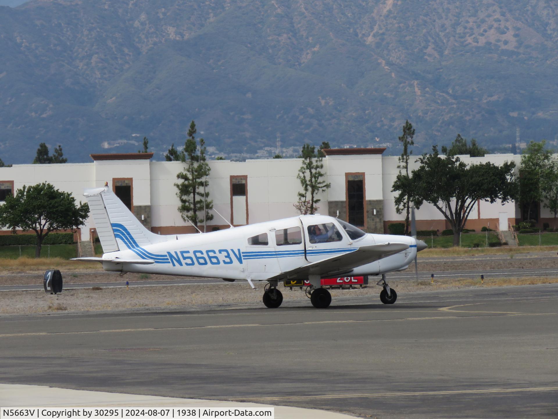 N5663V, Piper PA-28-161 C/N 28-7716193, Taxiing