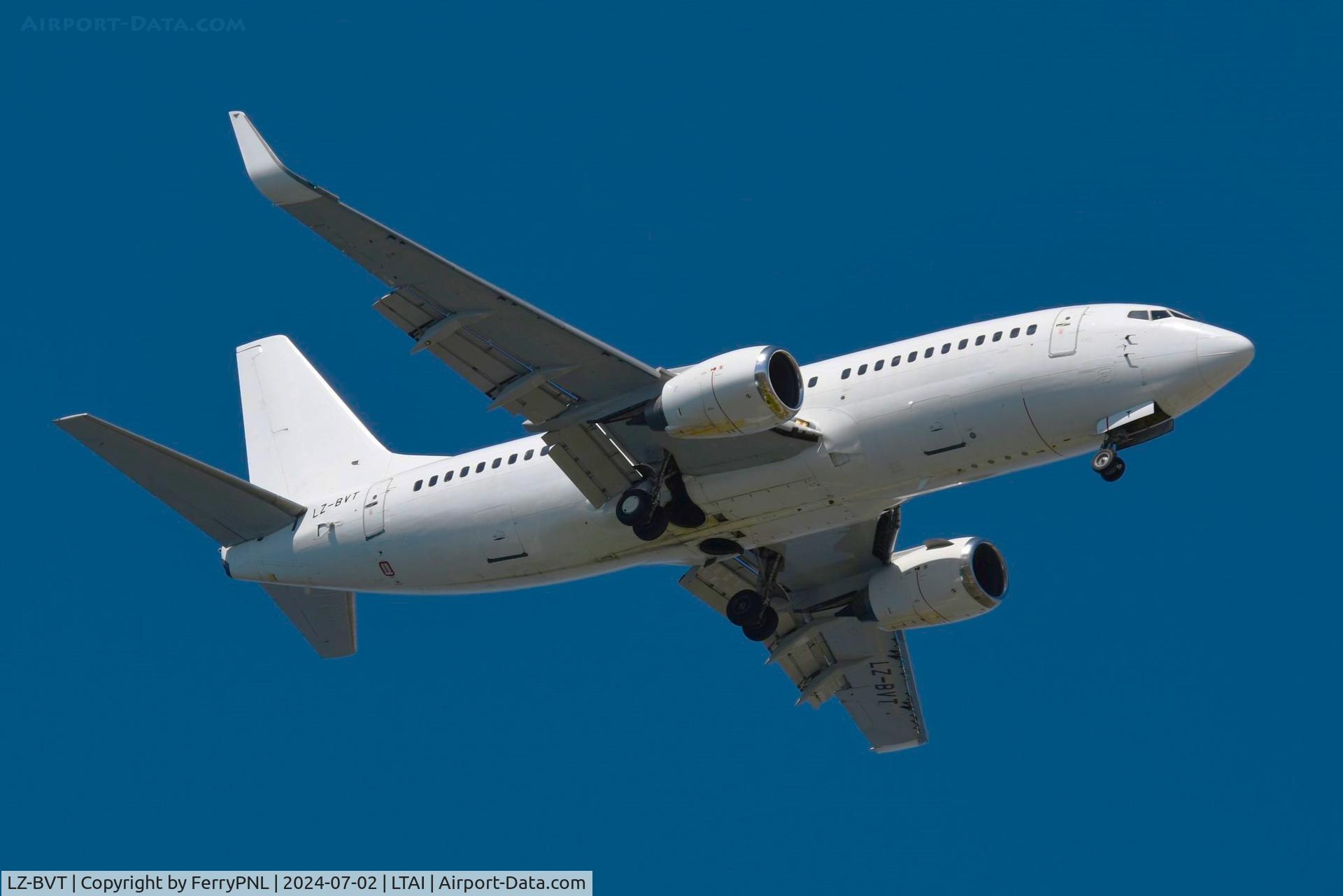 LZ-BVT, 1996 Boeing 737-3H4(WL) C/N 28037, Bul Air B733 in impressive white outfit. Former N621SW