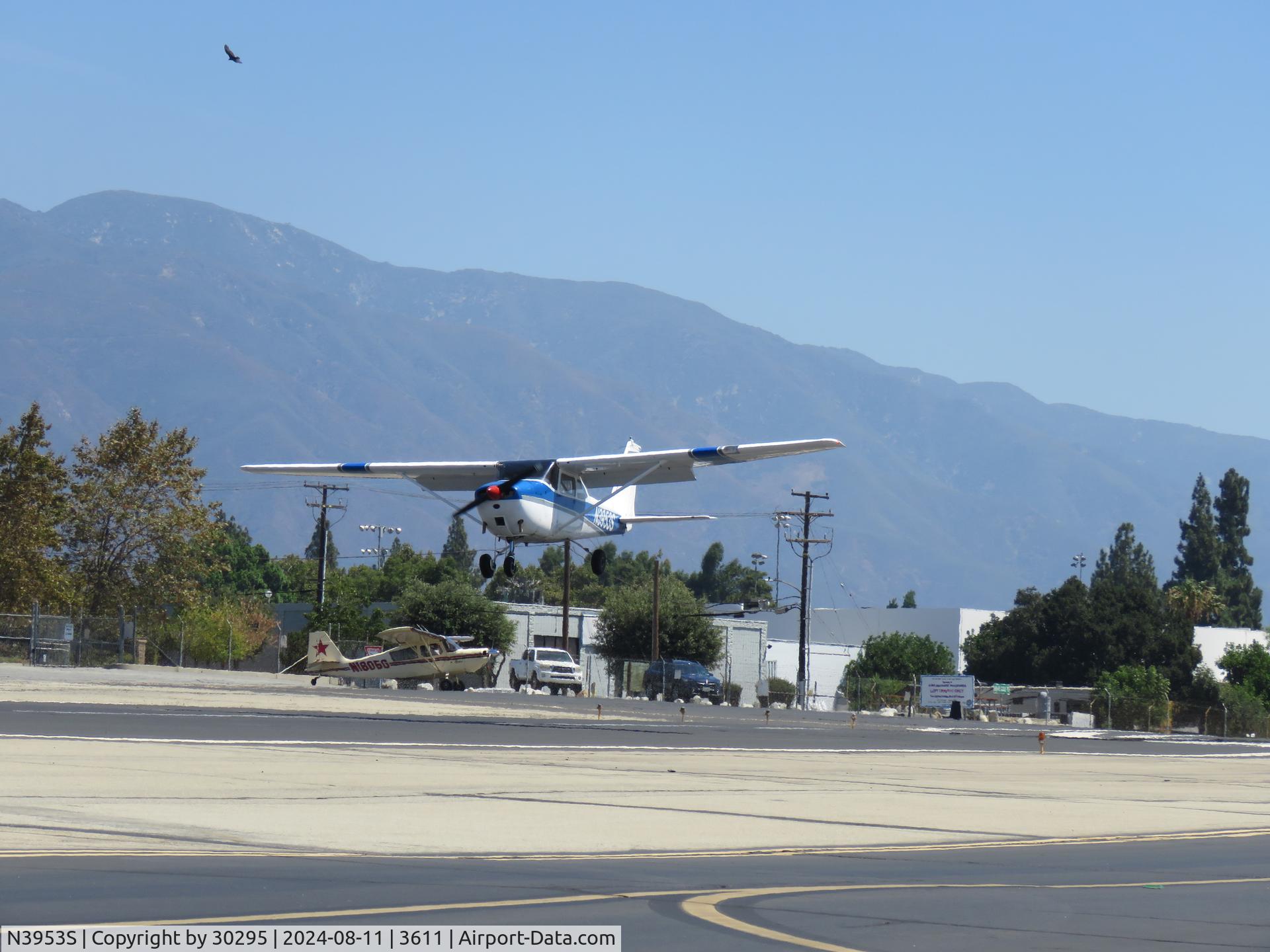 N3953S, 1964 Cessna 172E C/N 17251153, Landing