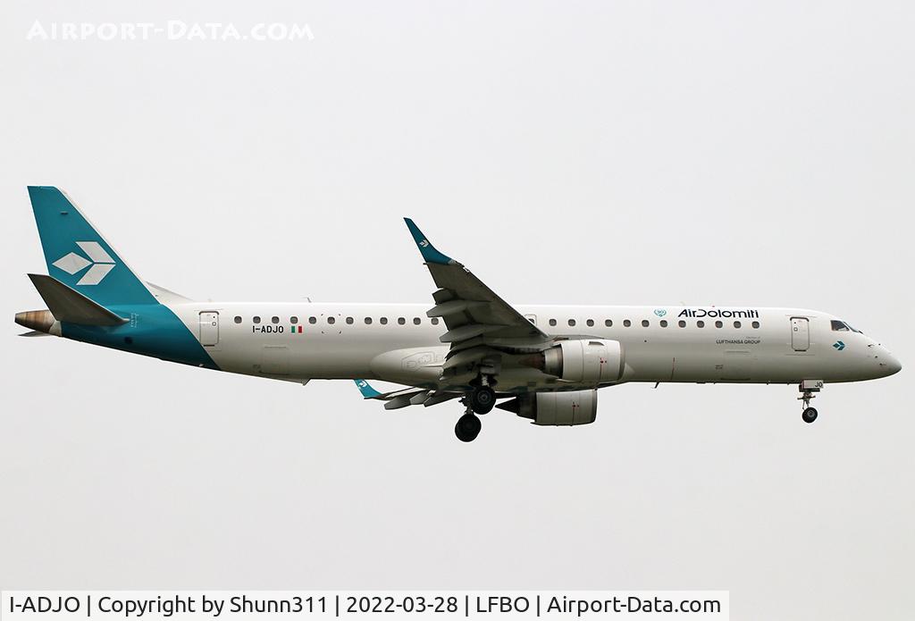 I-ADJO, 2009 Embraer 195LR (ERJ-190-200LR) C/N 19000280, Landing rwy 14R in new c/s