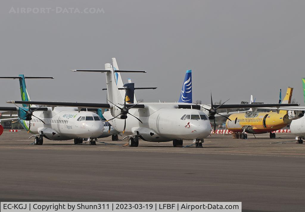 EC-KGJ, 2007 ATR 72-212A C/N 753, Stored in all white c/s without titles...