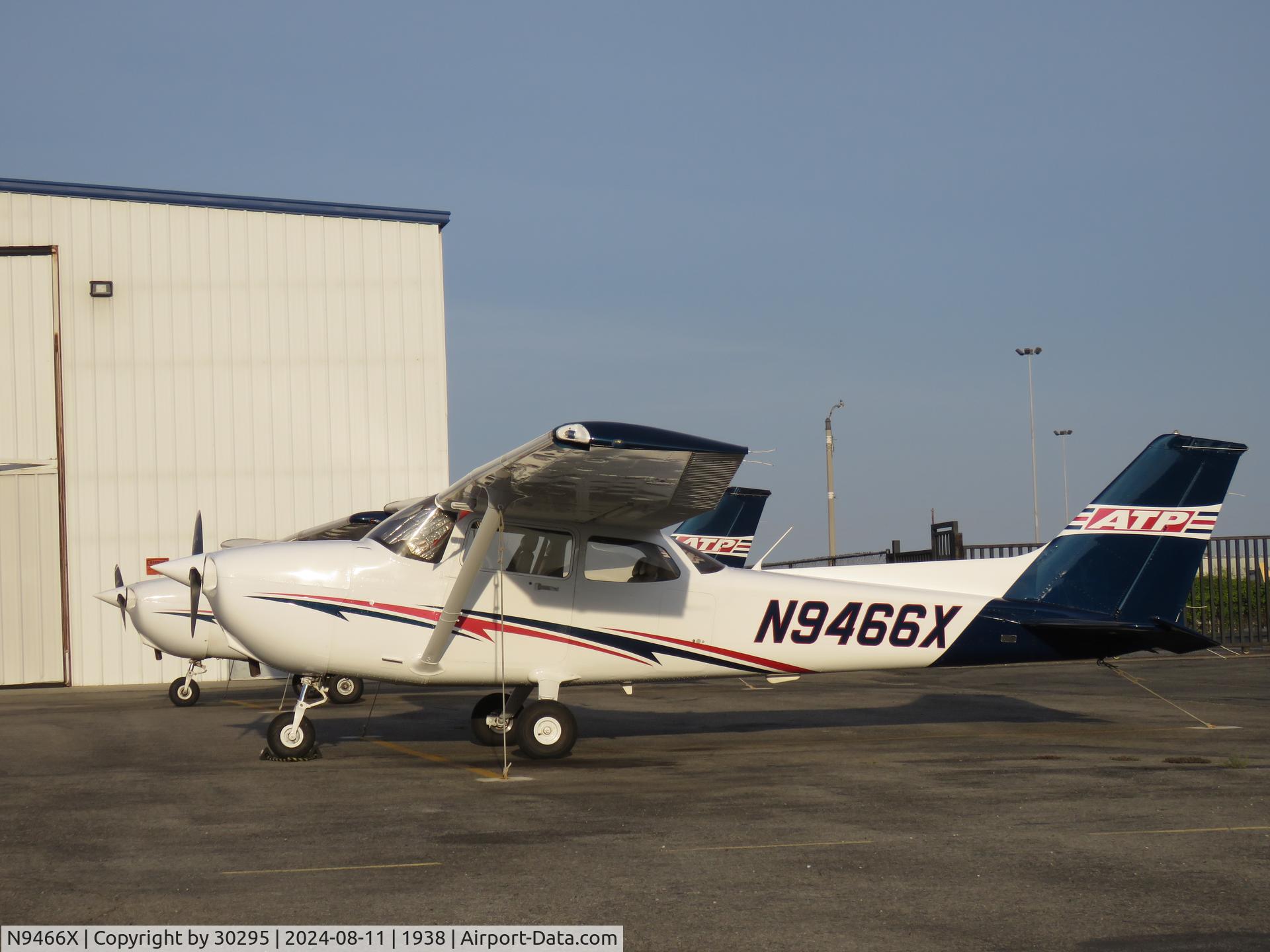 N9466X, 2012 Cessna 172S C/N 172S11233, Parked