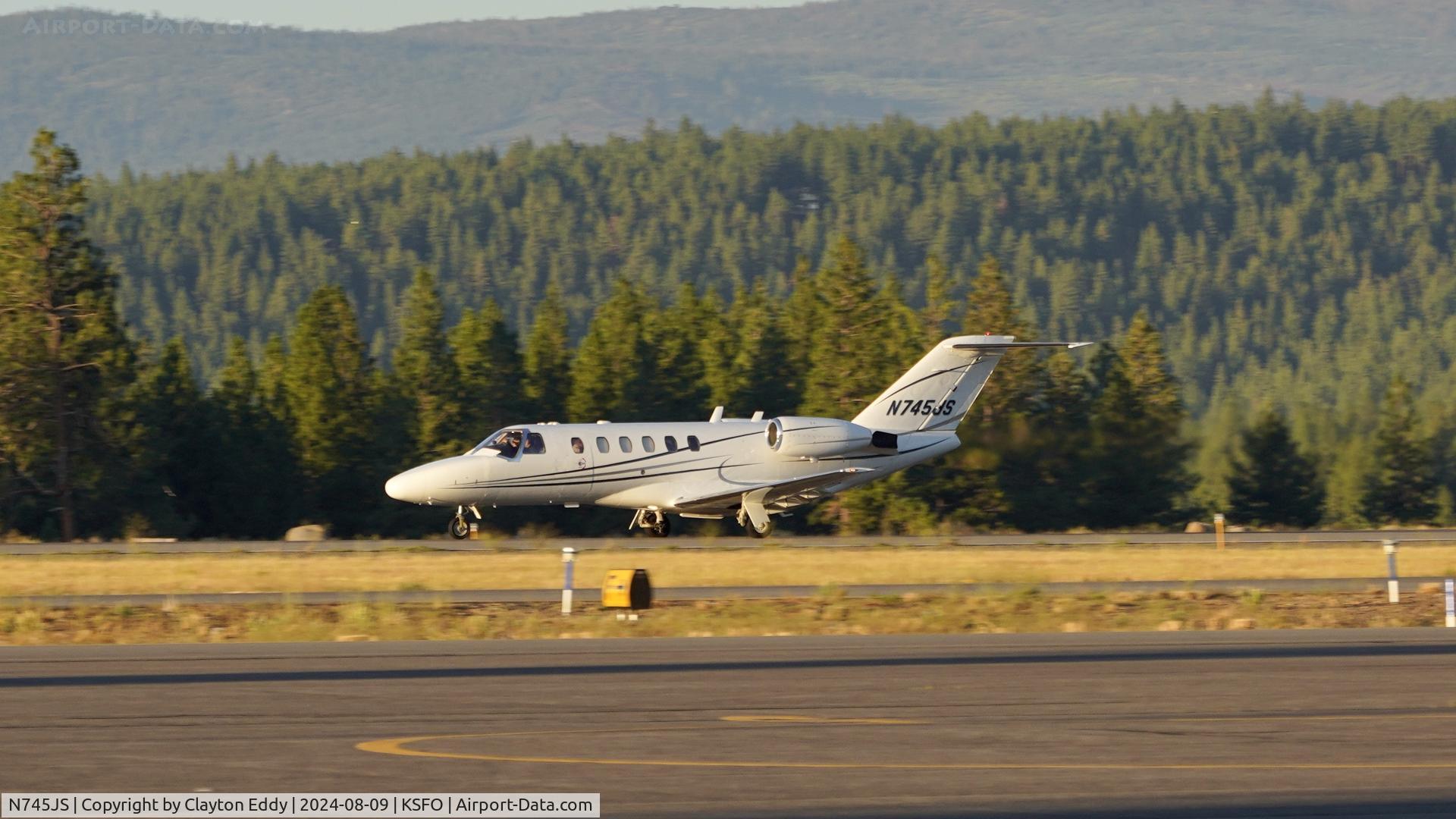 N745JS, 2003 Cessna 525A C/N 525A-0174, Truckee Tahoe airport in California 2024.