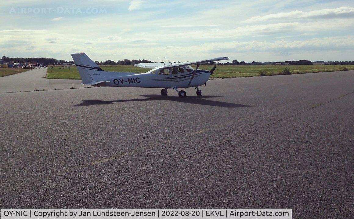 OY-NIC, 1980 Reims-Cessna Aircraft Company F172N Skyhawk II Hawk XP C/N F17201919, Reims Cessna F172N OY-NIC ready for takeoff on Runway 28 at an airshow at Vaerloese, Denmark. Plane built in 1980 and registered as OY-NIC in 2007. Ex D-EFJQ.