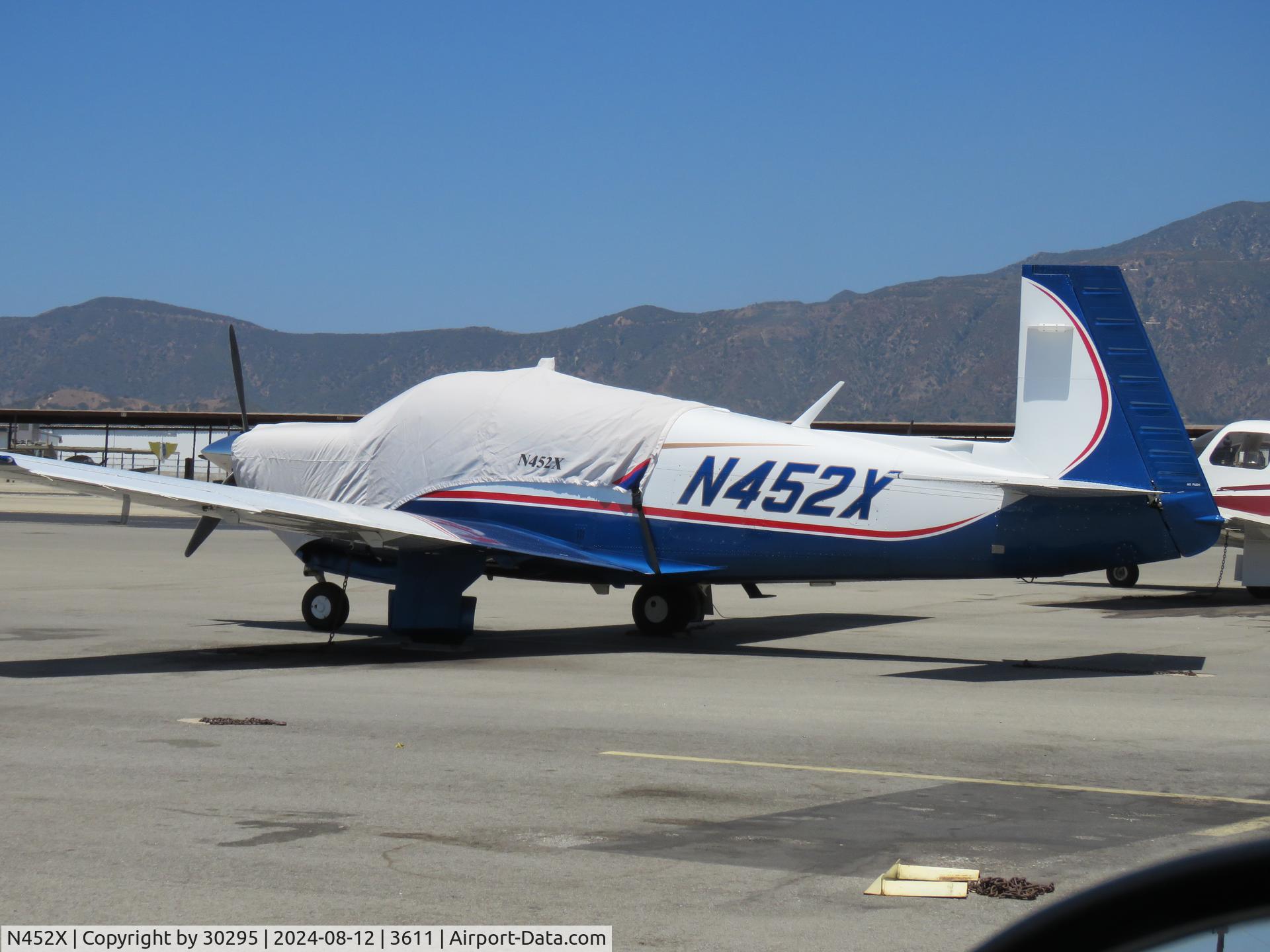 N452X, 1995 Mooney M20J 201 C/N 24-3357, Parked
