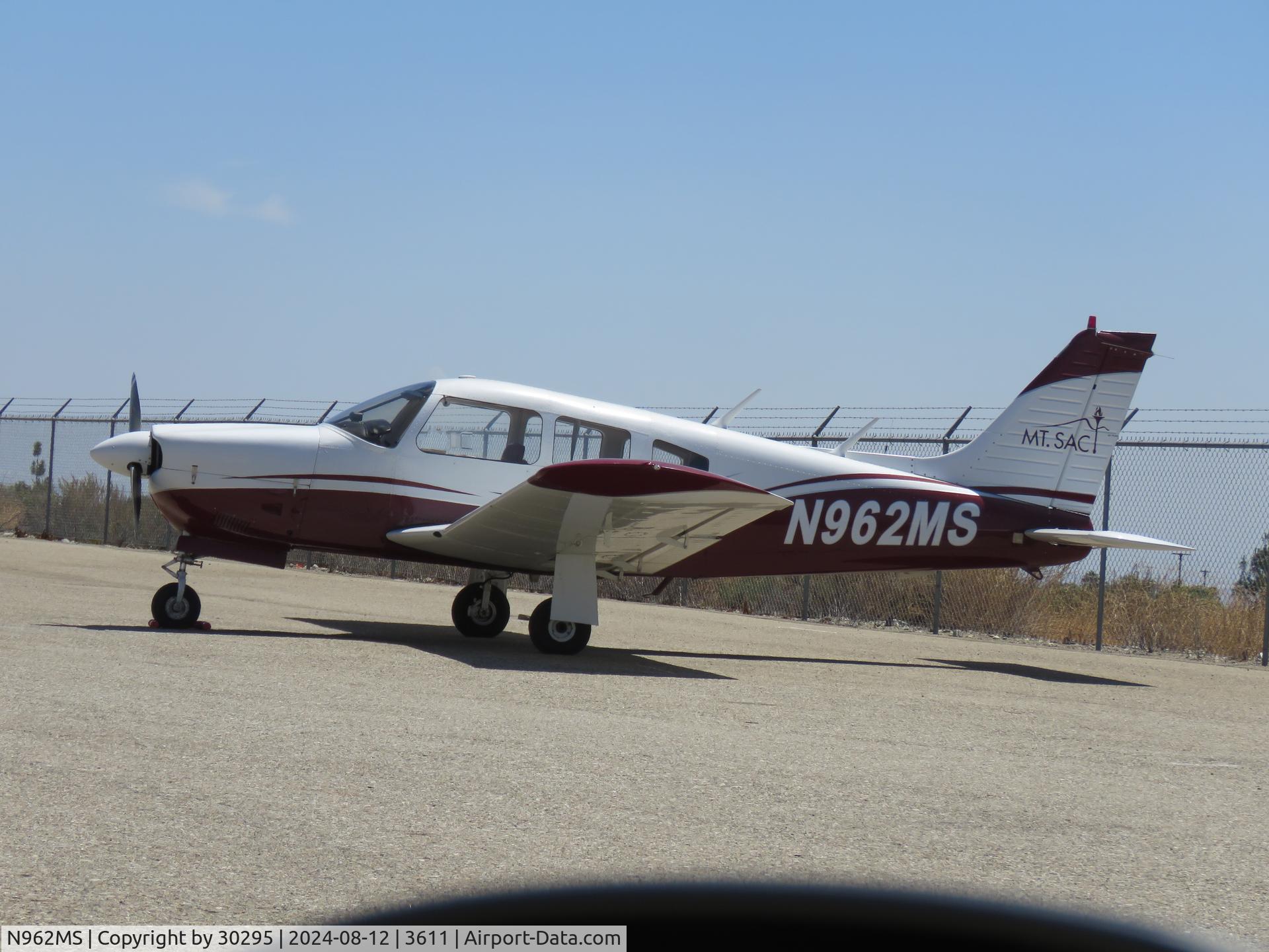 N962MS, 1976 Piper PA-28R-200 Cherokee Arrow II C/N 28R-7635459, Parked