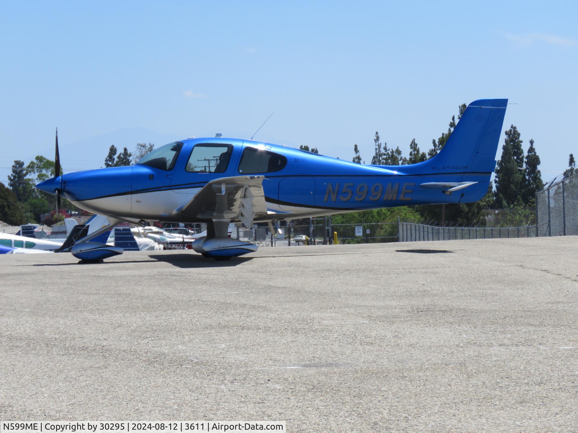 N599ME, 2016 Cirrus SR22 G5 GTS C/N 4315, Parked
