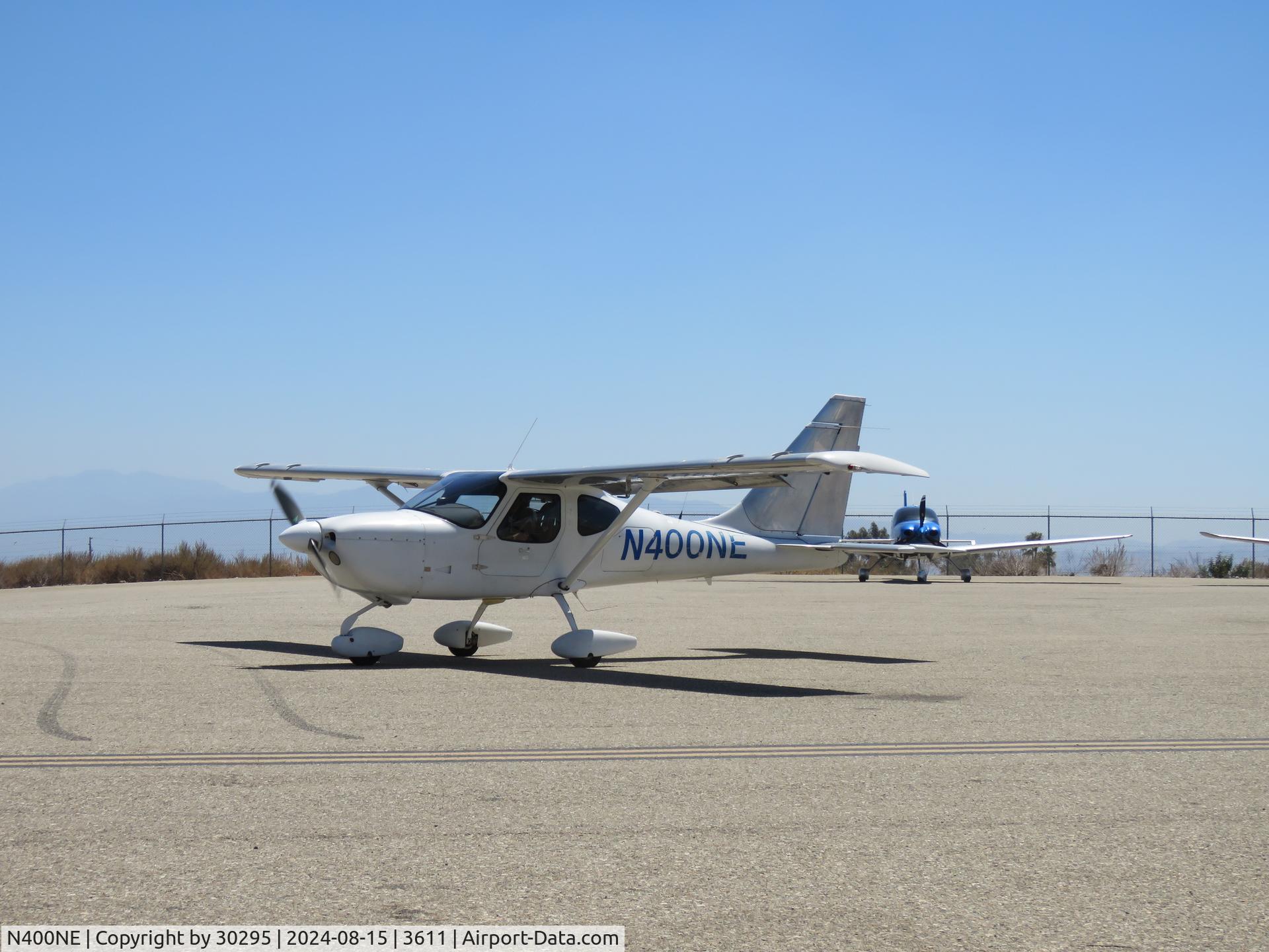 N400NE, 2003 OMF 100-160 Symphony C/N 0040, Taxiing
