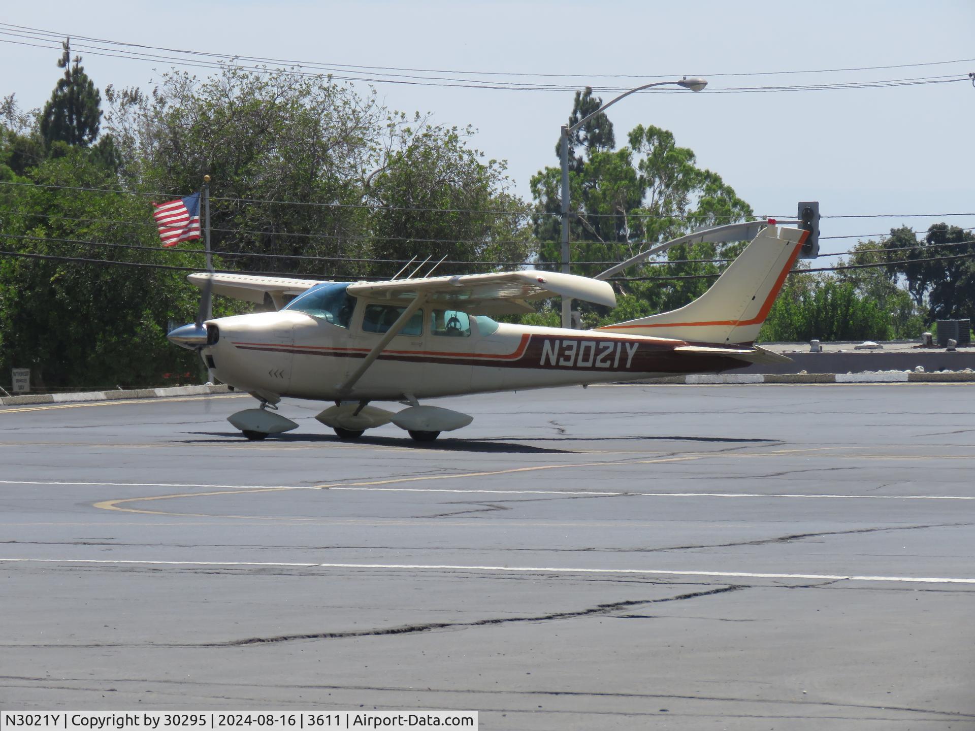 N3021Y, Cessna 182E Skylane C/N 18254021, Getting ready to go