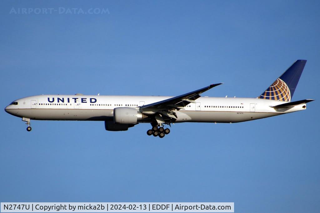 N2747U, 2018 Boeing 777-322/ER C/N 64991, Landing