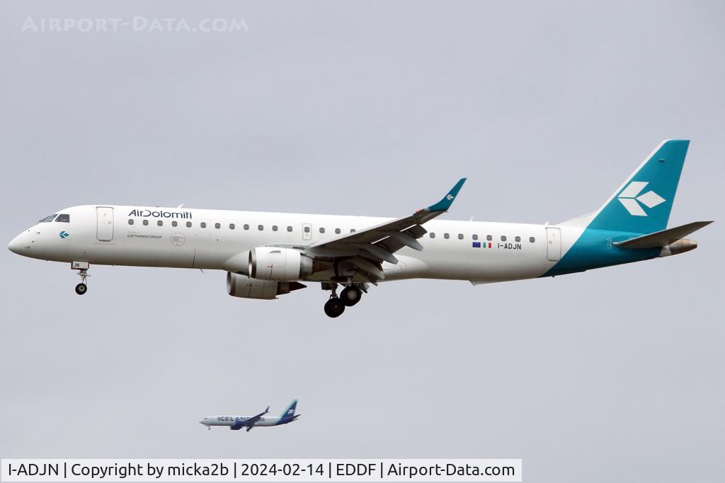 I-ADJN, 2009 Embraer 195LR (ERJ-190-200LR) C/N 19000270, Landing