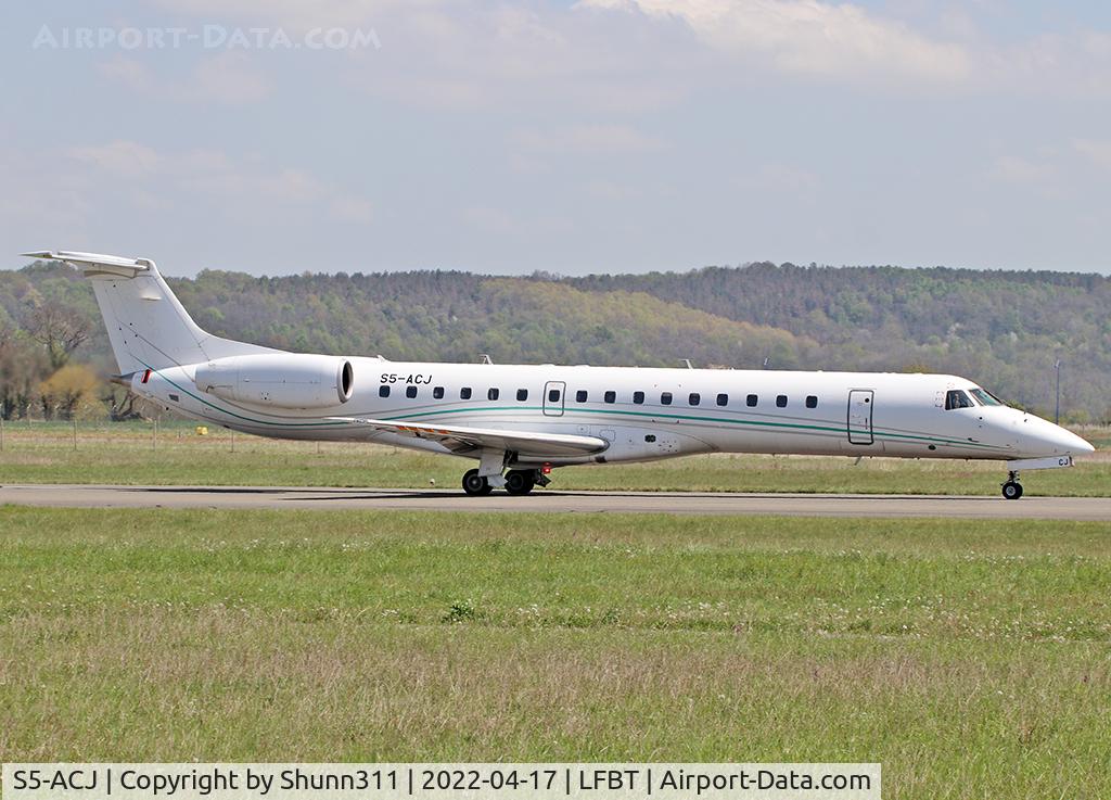 S5-ACJ, 1999 Embraer EMB-145LU (ERJ-145LU) C/N 145135, Landing...