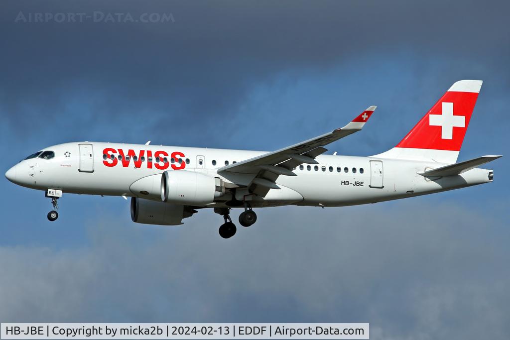 HB-JBE, 2016 Bombardier CSeries CS100 (BD-500-1A10) C/N 50014, Landing