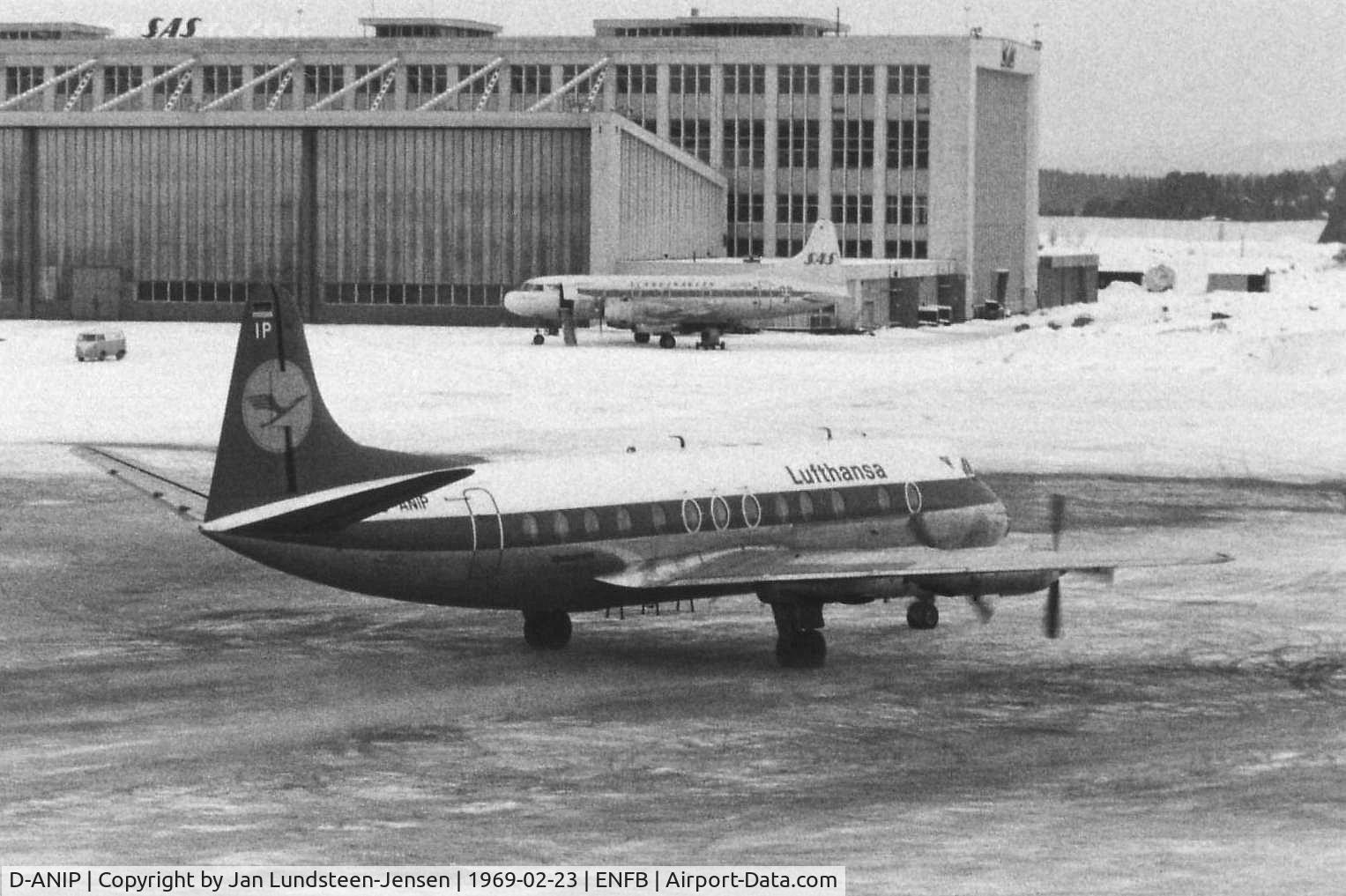 D-ANIP, 1959 Vickers Viscount 814 C/N 341, Lufthansa Viscount D-ANIP seen taxiing from the terminal stand to the runway at Oslo-Fornebu Airport in Norway in February 1969.