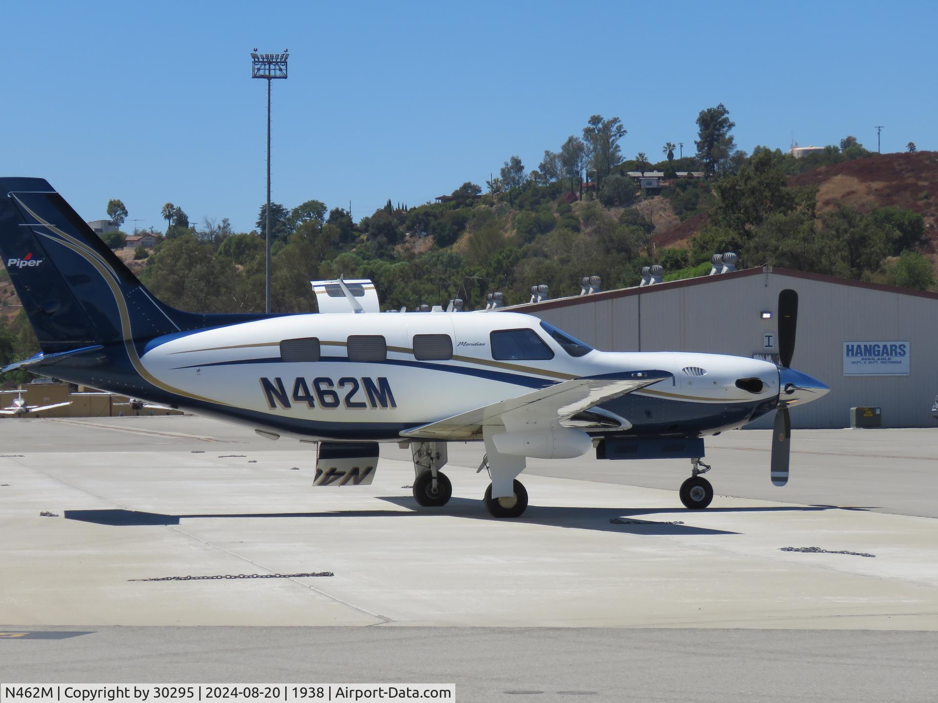 N462M, 2011 Piper PA-46-500TP C/N 46-97462, Parked