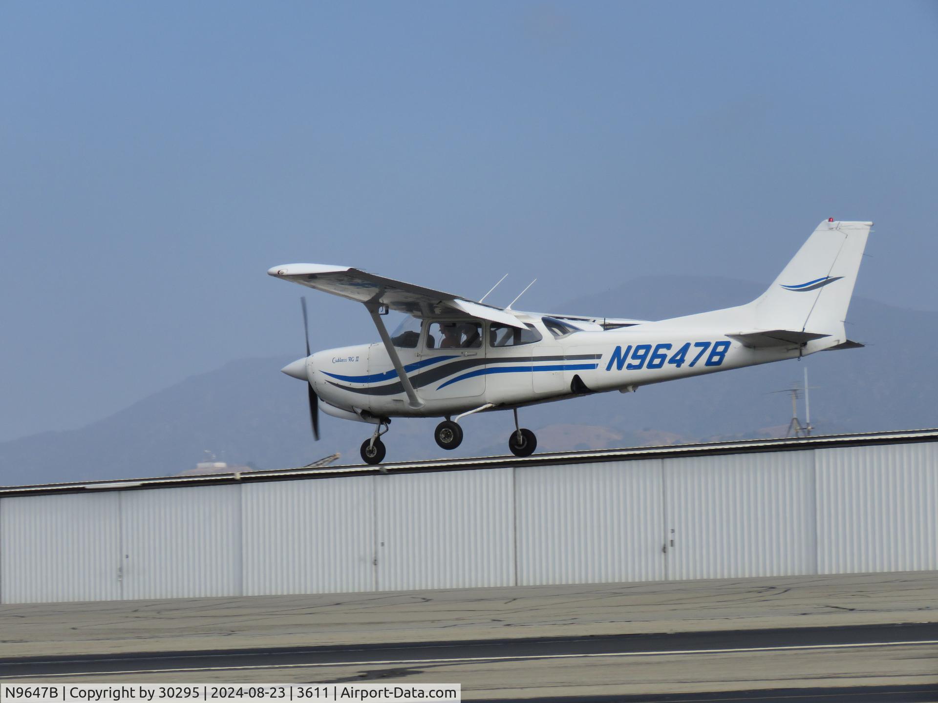 N9647B, 1981 Cessna 172RG Cutlass RG C/N 172RG0943, No, it's not landing on the roof