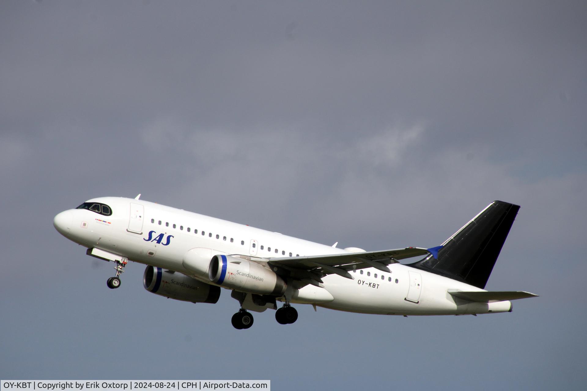 OY-KBT, 2007 Airbus A319-131 C/N 3292, OY-KBT without the Star Alliance titles and logo. Taking off rw 22R