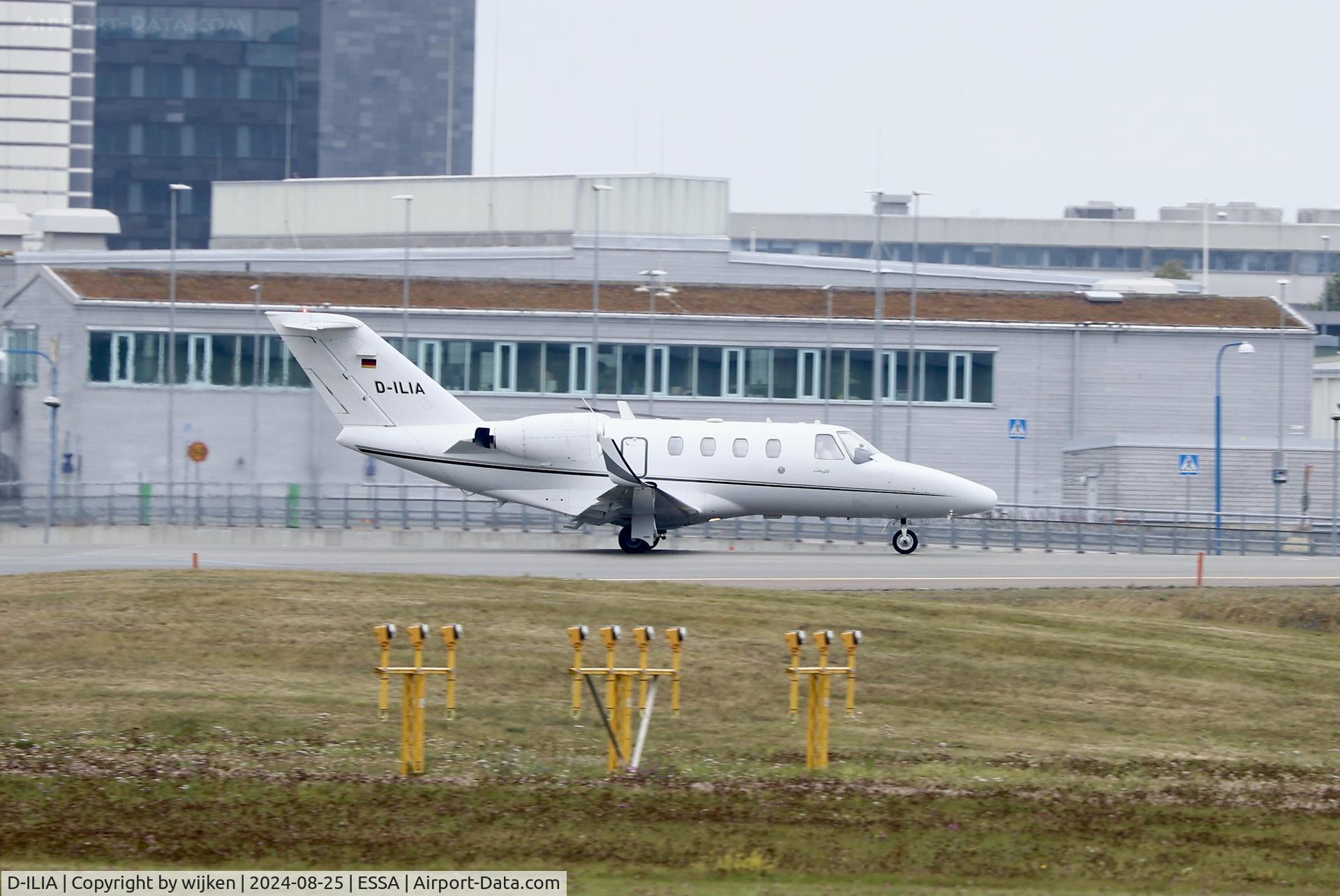 D-ILIA, Cessna 525 Citationjet CJ1 C/N 525-0044, Twy W