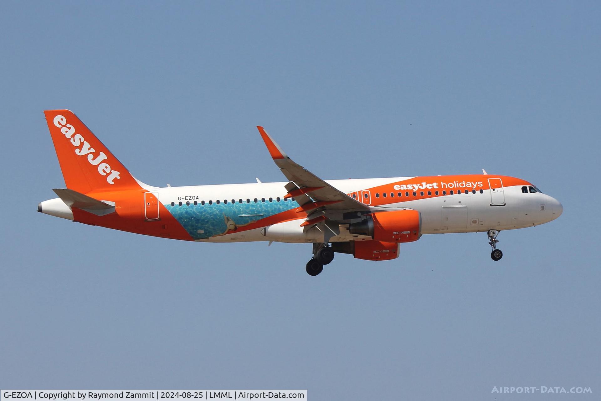 G-EZOA, 2014 Airbus A320-214 C/N 6412, A320 G-EZOA Easyjet Holidays livery