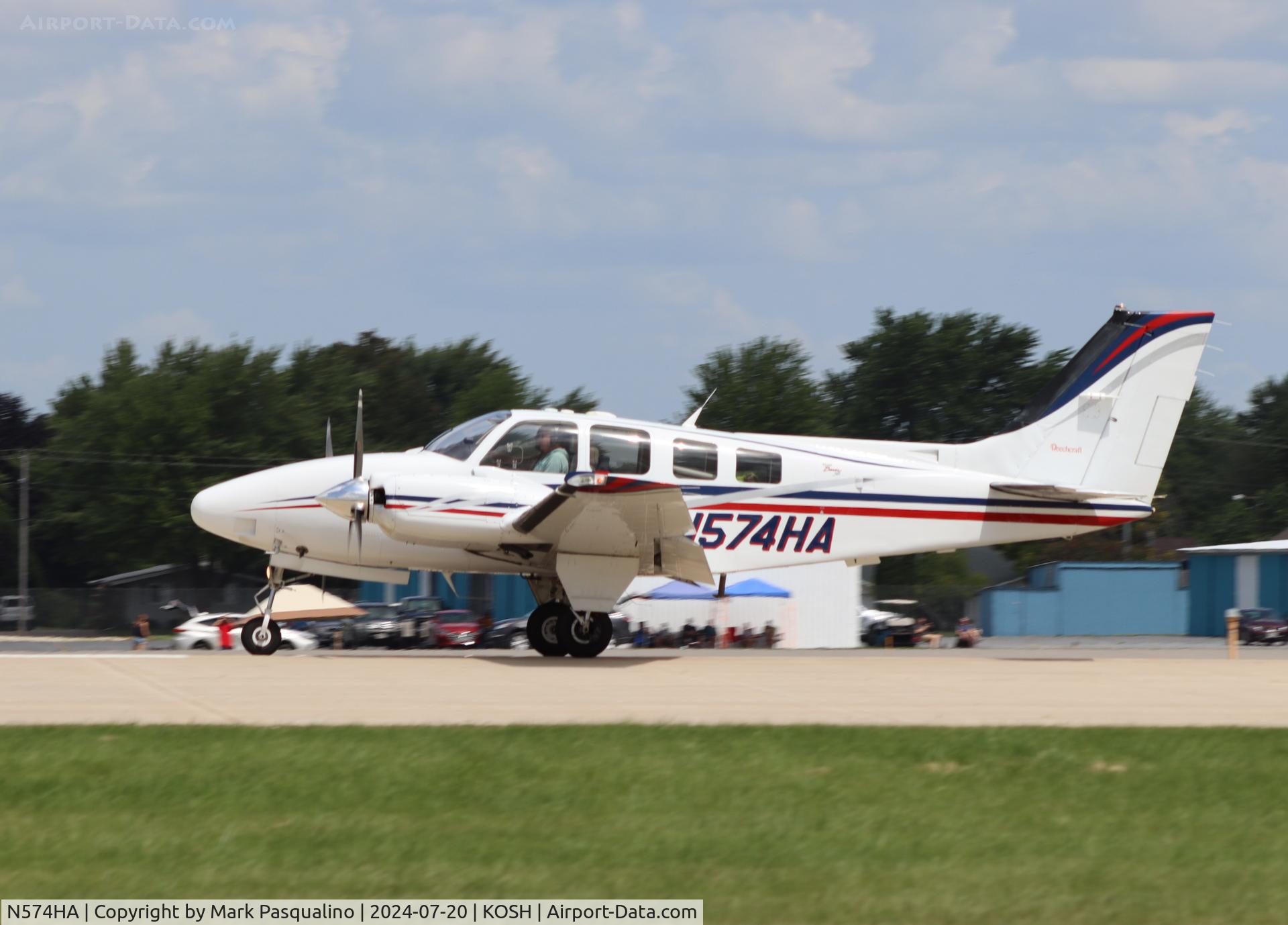 N574HA, 2001 Raytheon Aircraft Company 58 C/N TH-1975, Beech 58