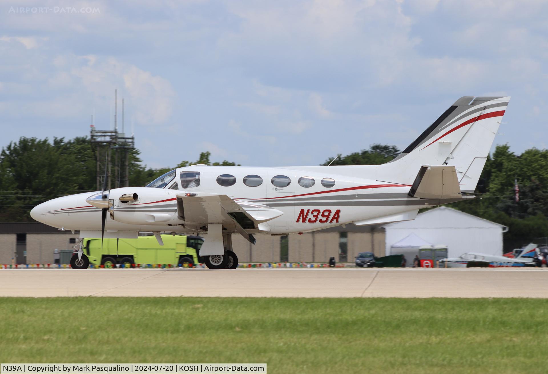 N39A, Cessna 425 C/N 425-0138, Cessna 425