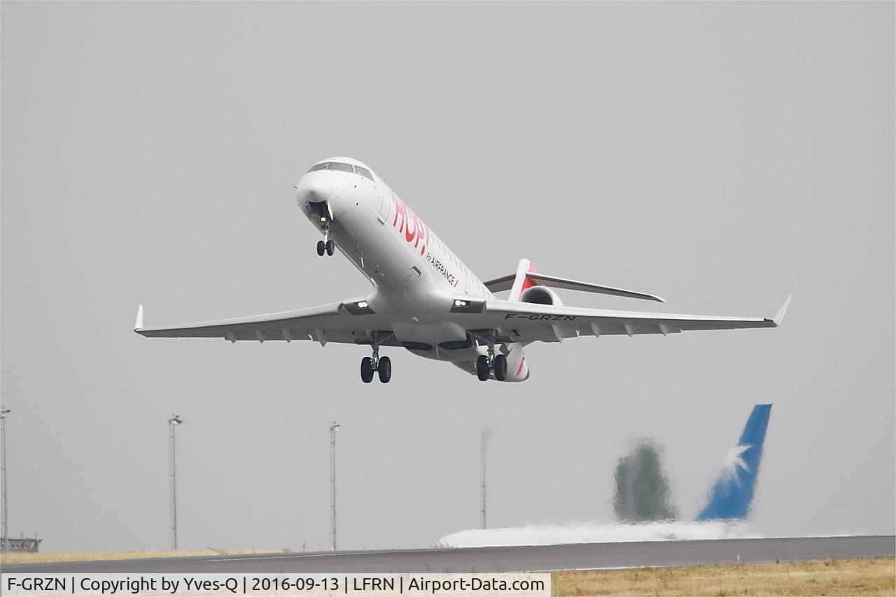 F-GRZN, 2007 Canadair CRJ-700 (CL-600-2C10) Regional Jet C/N 10264, Canadair Regional Jet CRJ-700, Take off rwy 28, Rennes-St Jacques airport (LFRN-RNS)