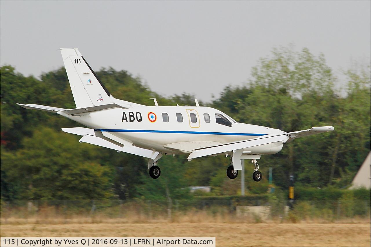 115, Socata TBM-700 C/N 115, Socata TBM-700B, On final rwy 10, Rennes St Jacques airport (LFRN-RNS)