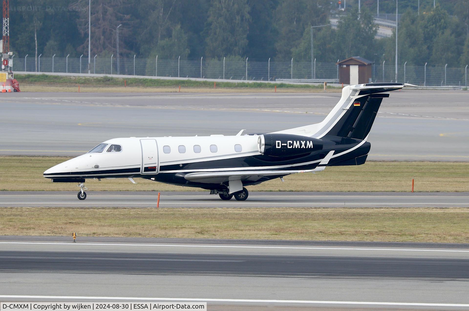 D-CMXM, 2020 Embraer EMB-505 Phenom 300 C/N 50500561, Twy W6