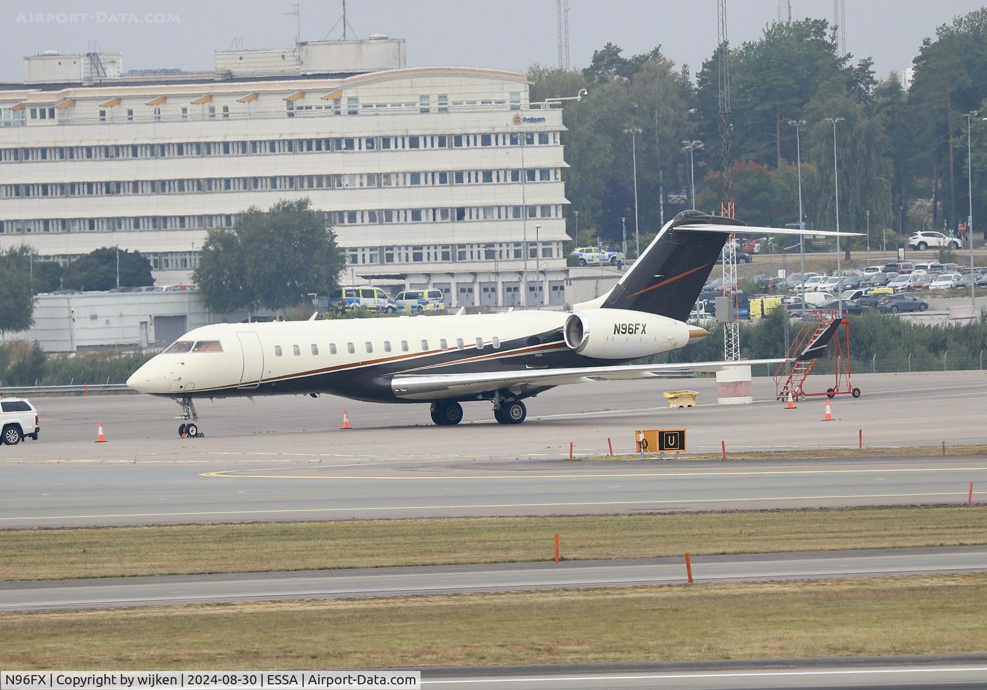 N96FX, 2000 Bombardier BD-700-1A10 Global Express C/N 9002, Ramp M