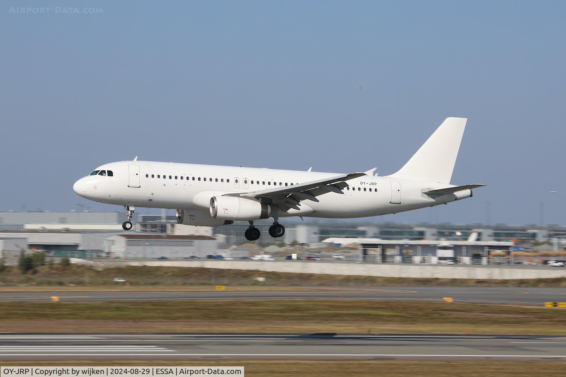 OY-JRP, Airbus 320-232 C/N 4812, Rwy 19L