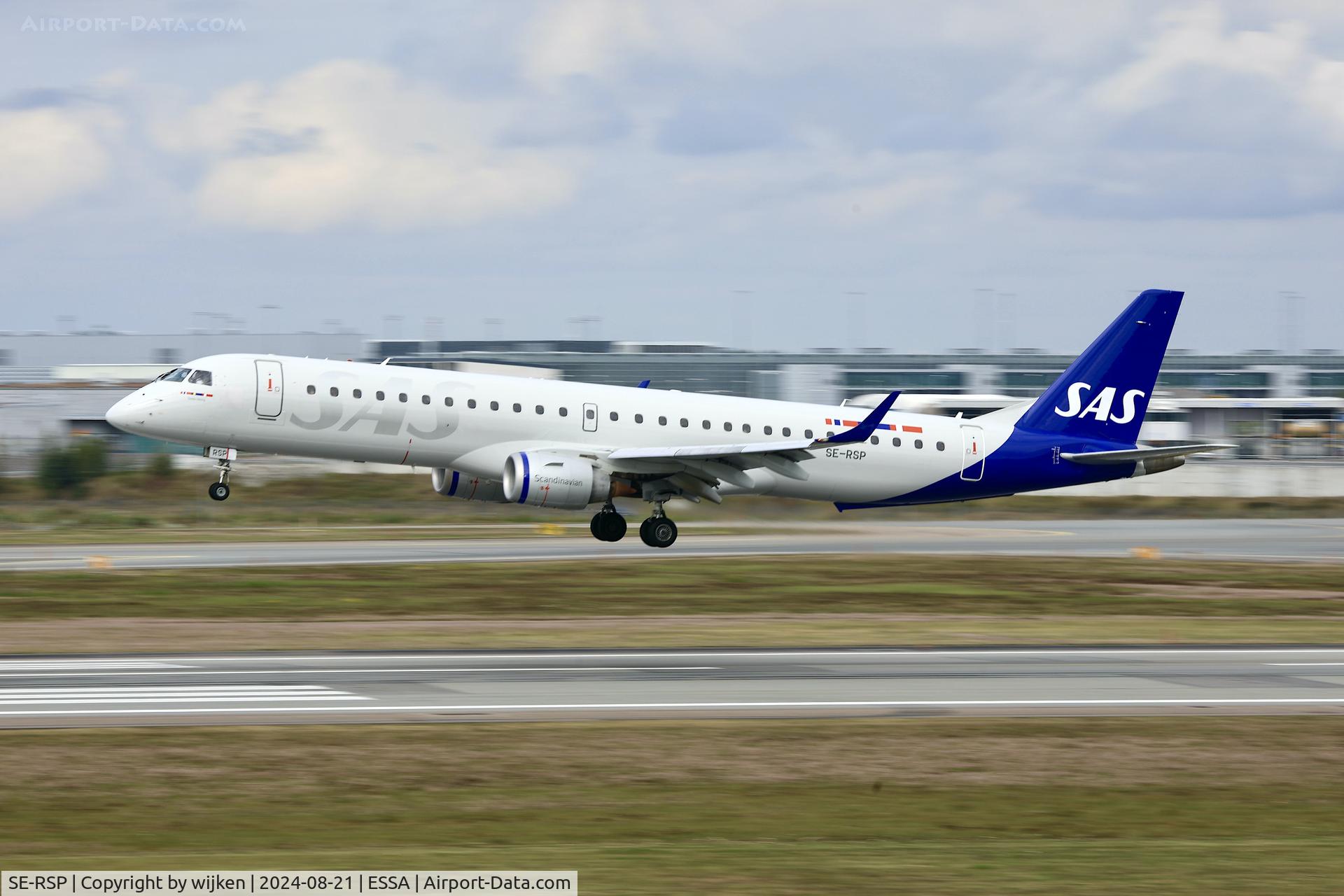 SE-RSP, 2010 Embraer EMB-195LR C/N 19000401, Rwy 19L