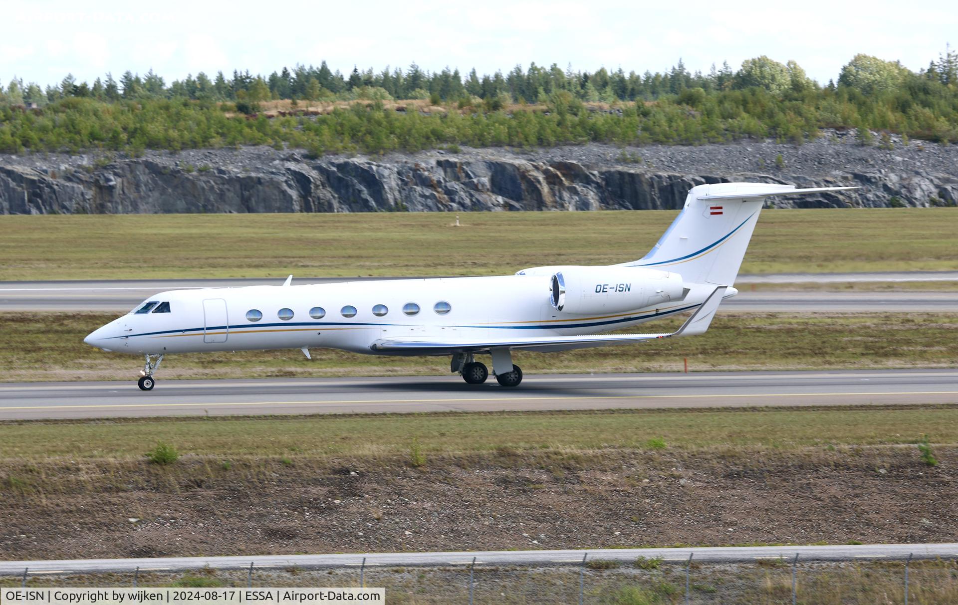 OE-ISN, 2012 Gulfstream Aerospace GV-SP (G550) C/N 5379, Twy W