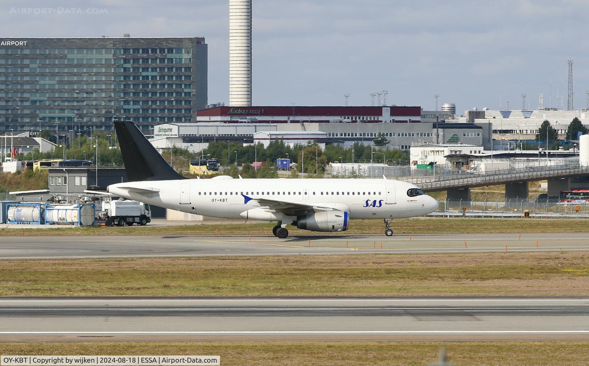 OY-KBT, 2007 Airbus A319-131 C/N 3292, Twy W