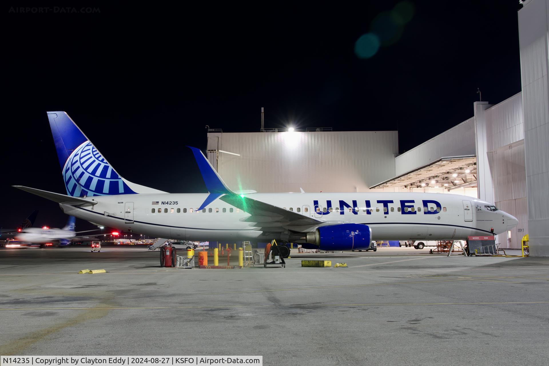 N14235, 1999 Boeing 737-824 C/N 28947, SFO 2024.