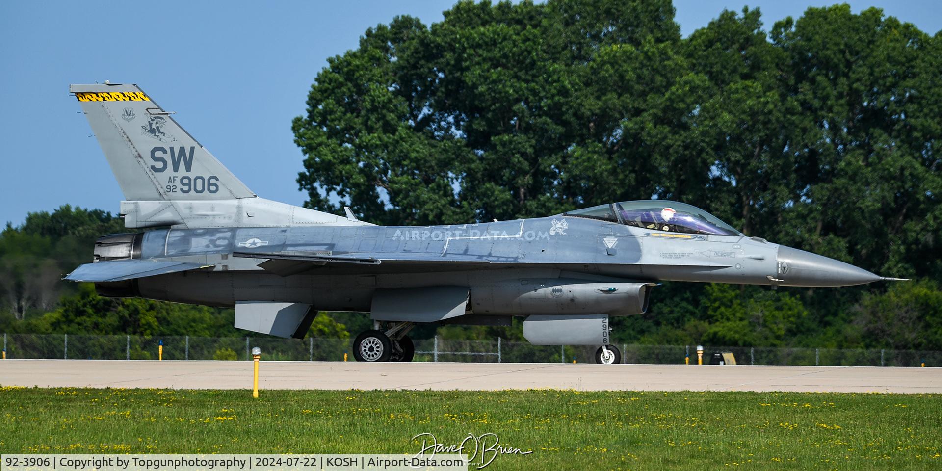 92-3906, 1992 Lockheed F-16CJ Fighting Falcon C/N CC-148, Viper Demo taxiing to EOR